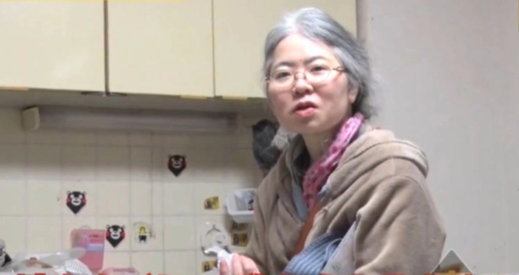 Hai mẹ con người Nhật lên sóng truyền hình bởi lối sống 'chìm ngập trong rác' - Ảnh 6.