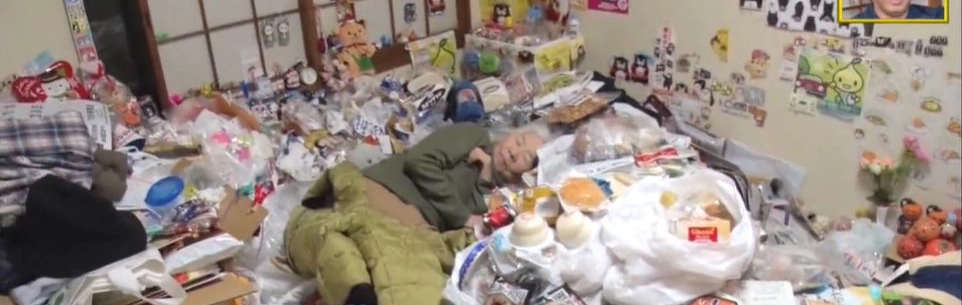 Hai mẹ con người Nhật lên sóng truyền hình bởi lối sống 'chìm ngập trong rác' - Ảnh 3.