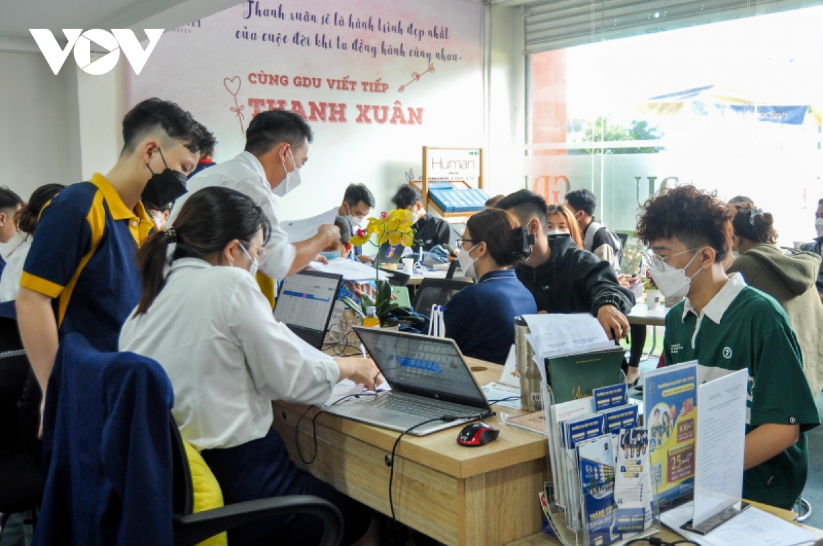 Nước rút xét tuyển đại học đợt 2, nhiều điều thí sinh cần lưu ý - Ảnh 1. Nước rút xét tuyển đại học đợt 2, nhiều điều thí sinh cần lưu ý - Ảnh 1.