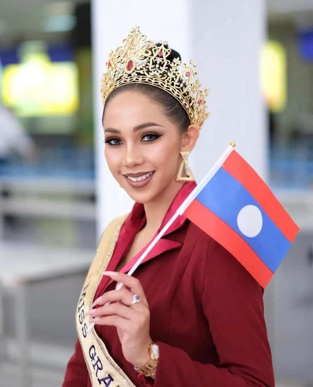 Người đẹp Lào bị chê lấn lướt ở Hoa hậu Hòa bình - Ảnh 1.