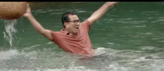 Cảnh phim khiến nghệ sĩ Trọng Trinh bị đuối nước - Ảnh 2.