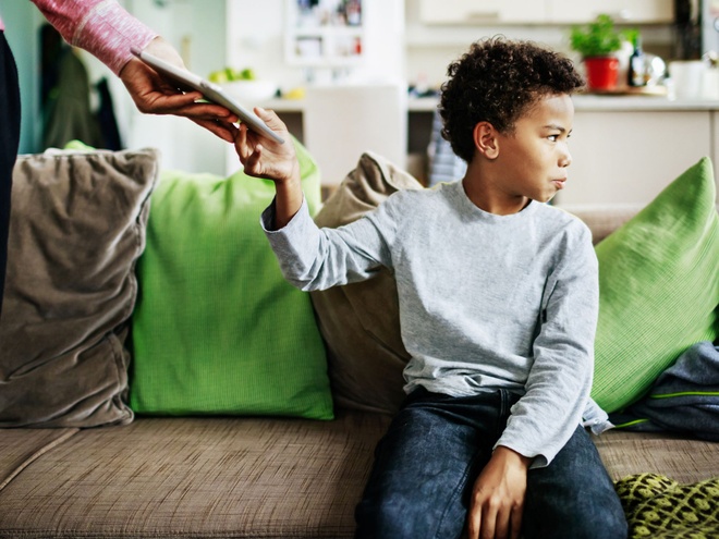 Những đứa trẻ lớn lên BẤT HIẾU khi còn nhỏ thường có 3 dấu hiệu này: Cha mẹ cần cảnh giác để uốn nắn kịp thời - Ảnh 6.