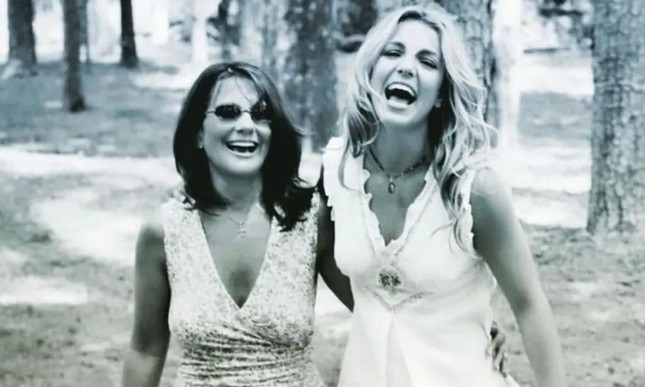 Britney Spears nguyền rủa mẹ ruột sau lời xin lỗi - Ảnh 2. Britney Spears nguyền rủa mẹ ruột sau lời xin lỗi - Ảnh 2.