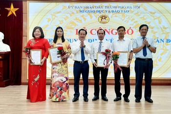 Đảm bảo 100% học sinh lớp 3 tại TPHCM được học môn tiếng Anh, Tin học - Ảnh 3.