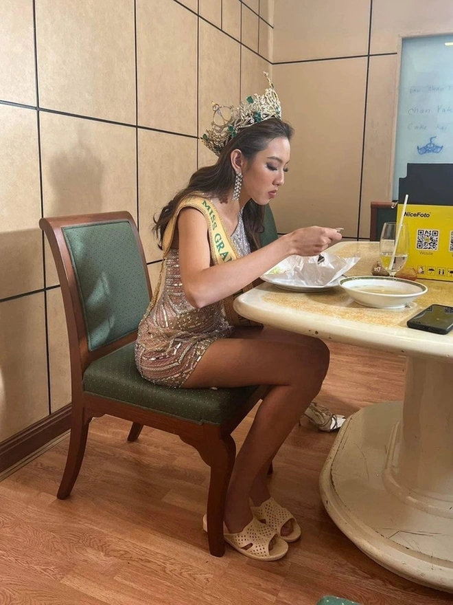 Hoa hậu Thùy Tiên và những khoảnh khắc ăn uống bình dị đáng yêu - Ảnh 3.
