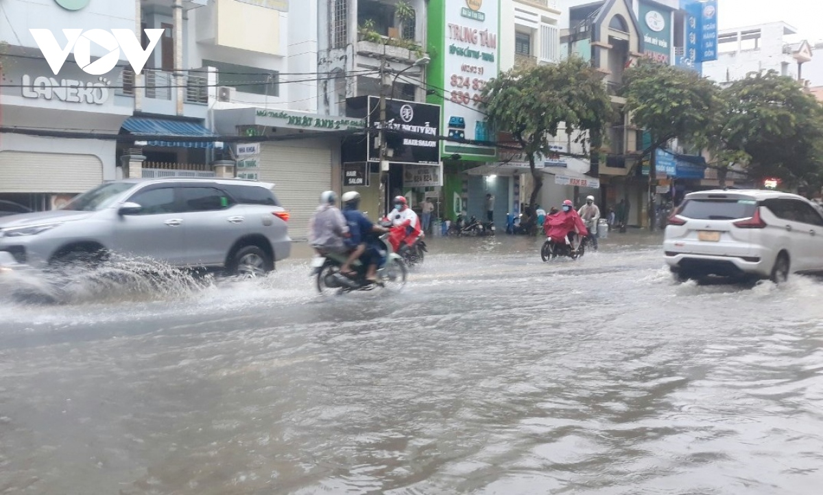 Triều cường vào đợt cao nhất trong năm, ĐBSCL lại ngập nước - Ảnh 3.