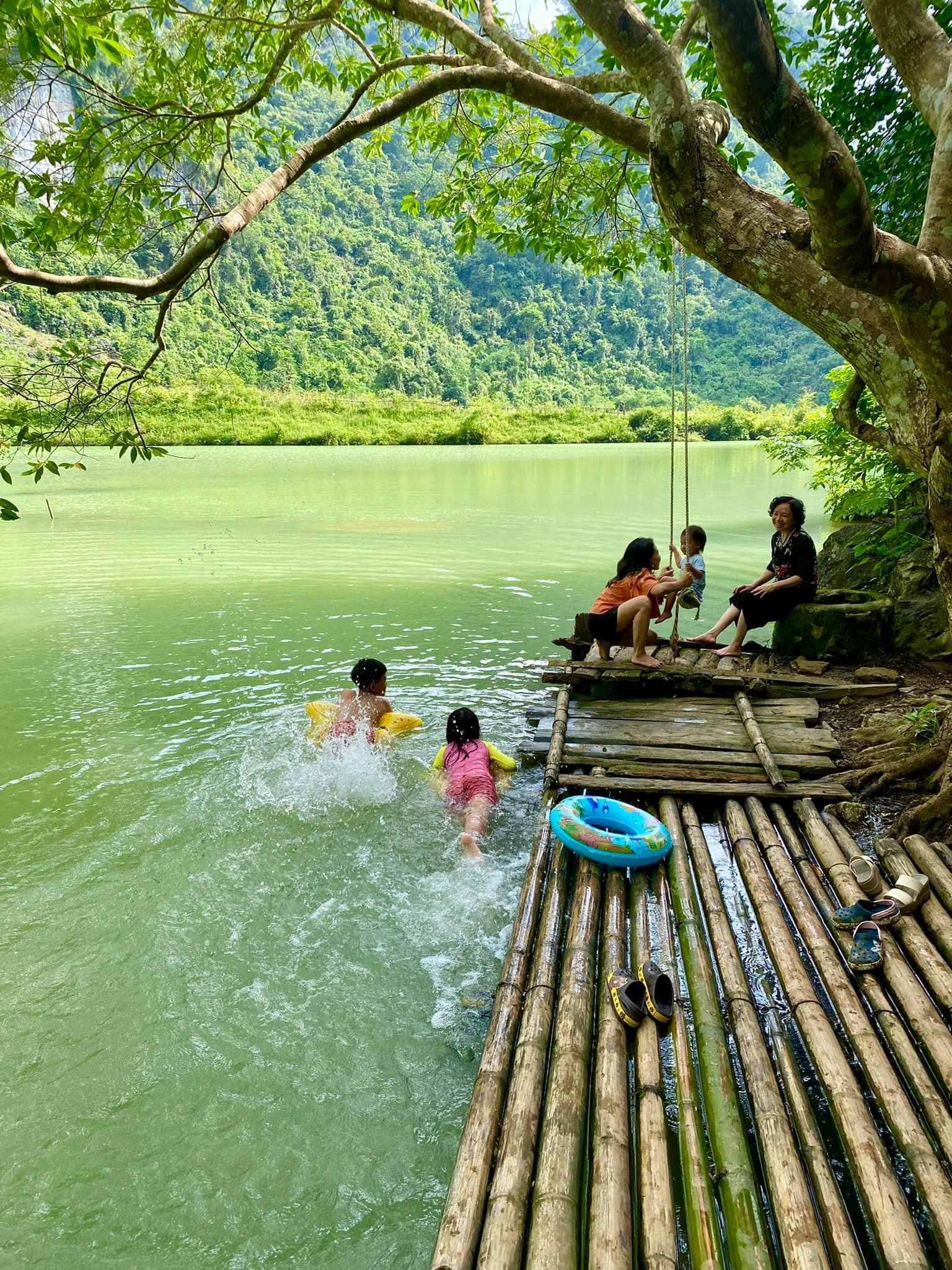 Tận hưởng không khí yên bình, non nước hữu tình tại Hữu Lũng - Lạng Sơn - Ảnh 1.