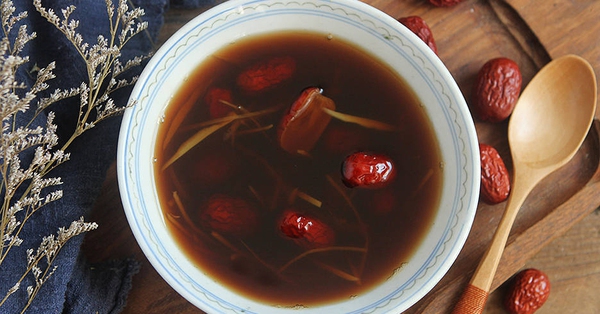 Công thức trà dưỡng sinh tự làm đơn giản tại nhà từ táo đỏ