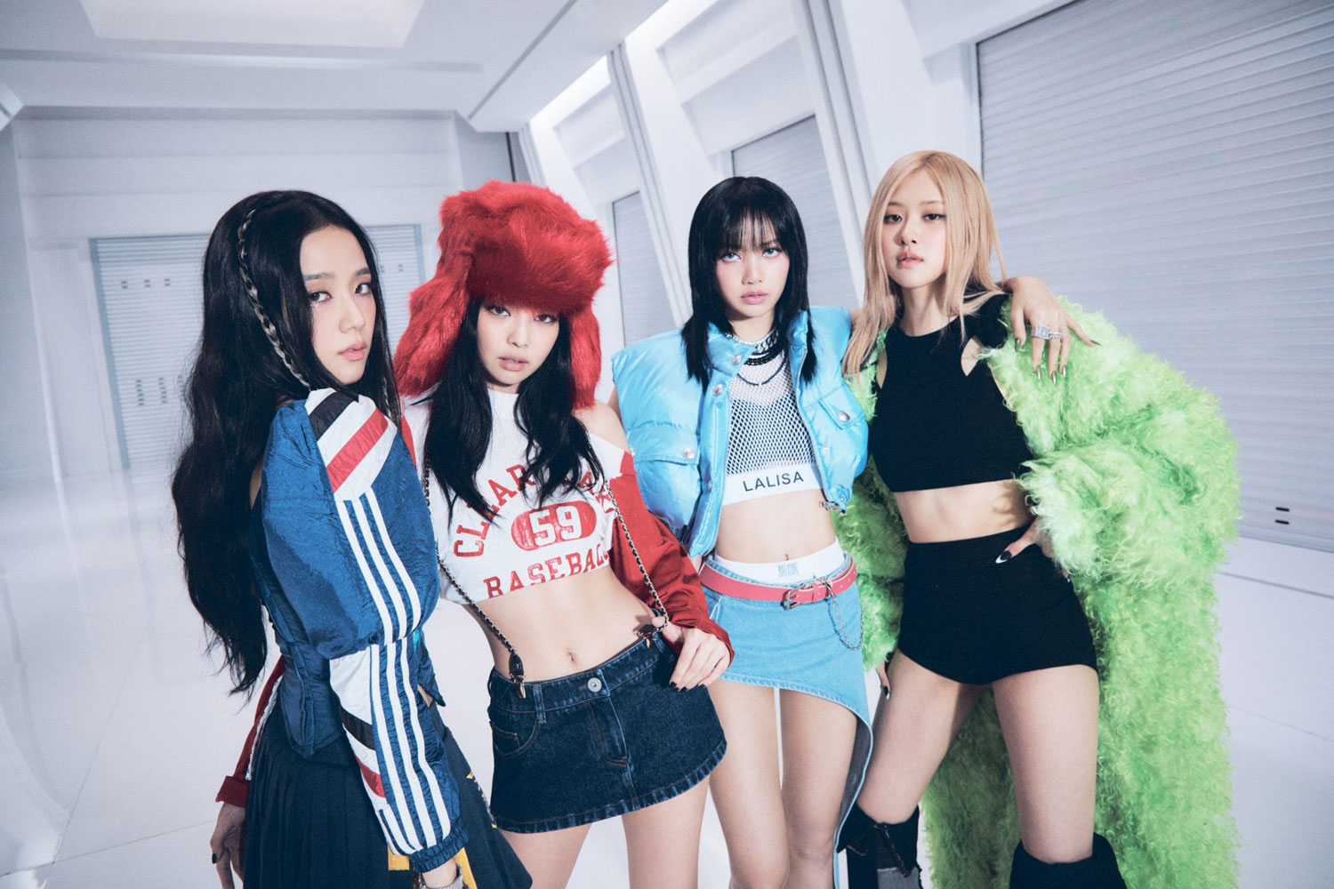 Dân tình bênh vực BLACKPINK trước loạt trang phục táo bạo gần đây - Ảnh 1.