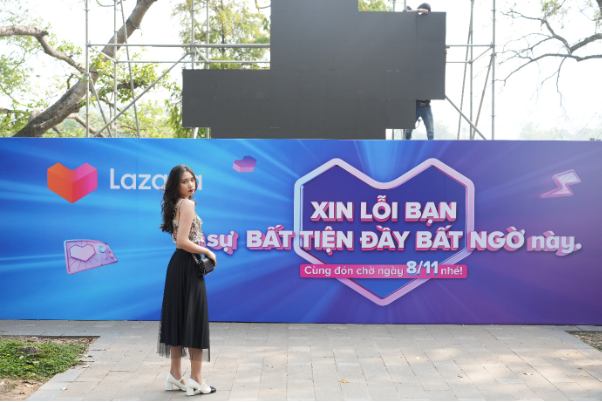 Trạm quà bom tấn ngay tại Hồ Gươm thu hút giới trẻ, đón voucher bom tấn 11 tỉ lúc 20h tối nay - Ảnh 2. Trạm quà bom tấn ngay tại Hồ Gươm thu hút giới trẻ, đón voucher bom tấn 11 tỉ lúc 20h tối nay - Ảnh 2.