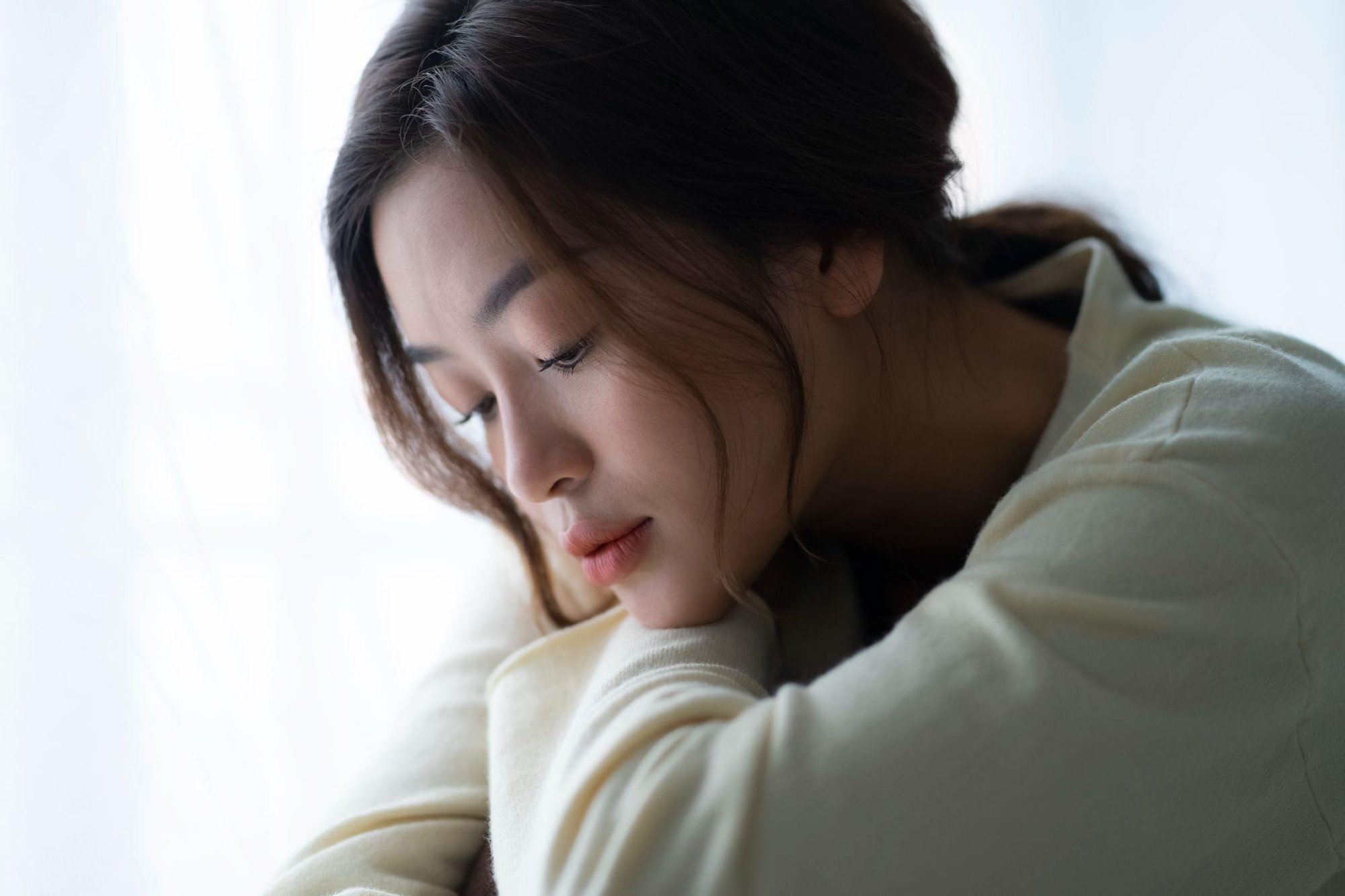 Kh&ocirc; hạn, giảm ham muốn ở phụ nữ tuổi 40 do đ&acirc;u? - Ảnh 1.