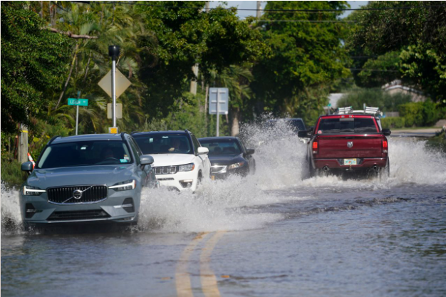 Bão Nicole gây mất điện trên diện rộng tại Florida - Ảnh 4.