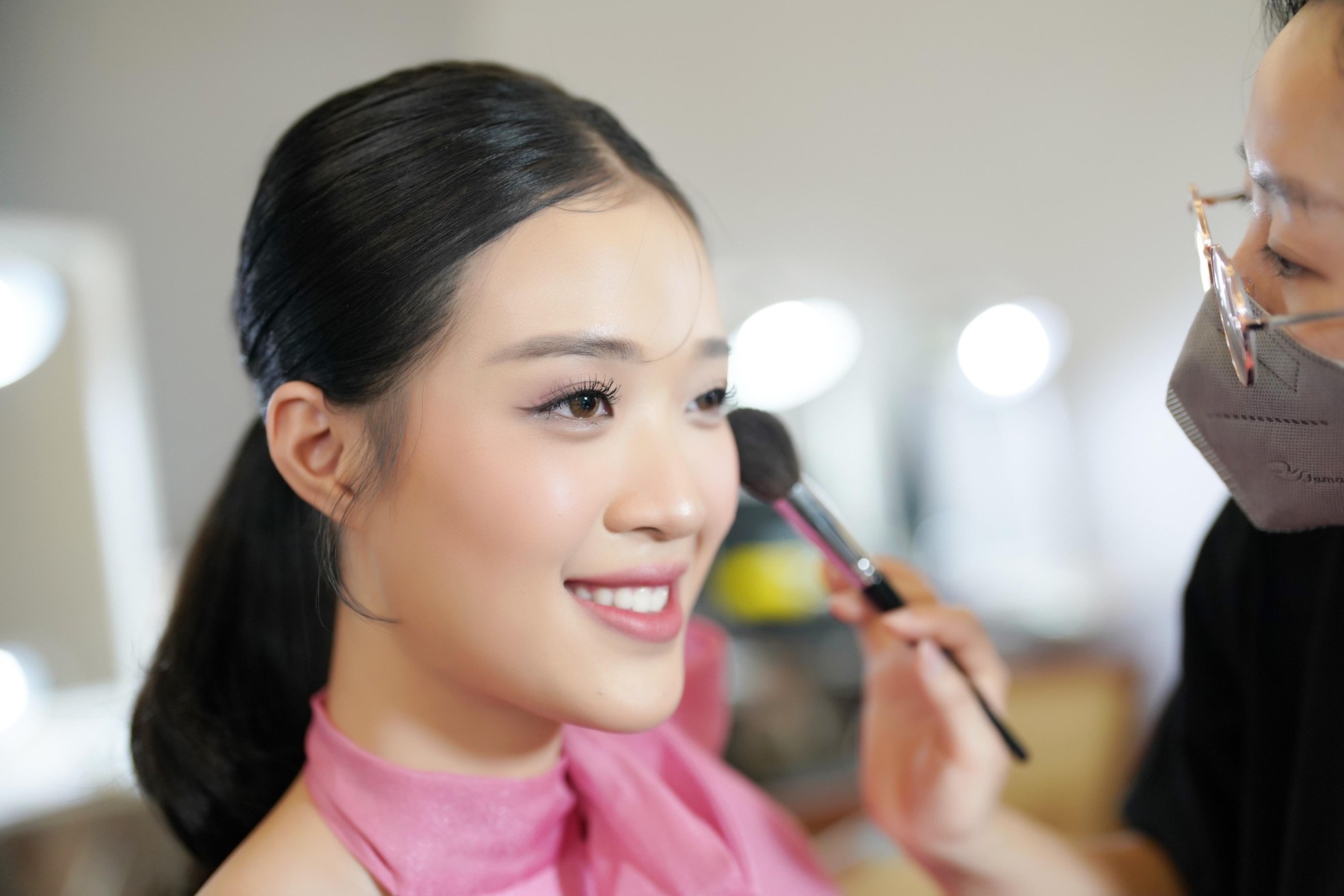 Thí sinh Hoa hậu Việt Nam khác biệt sau khi được trang điểm, làm tóc - Ảnh 10.