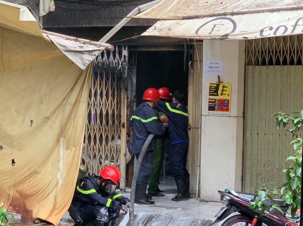 Nổ bình gas gây cháy căn hộ ở TP.HCM, một người bị bỏng - Ảnh 1.