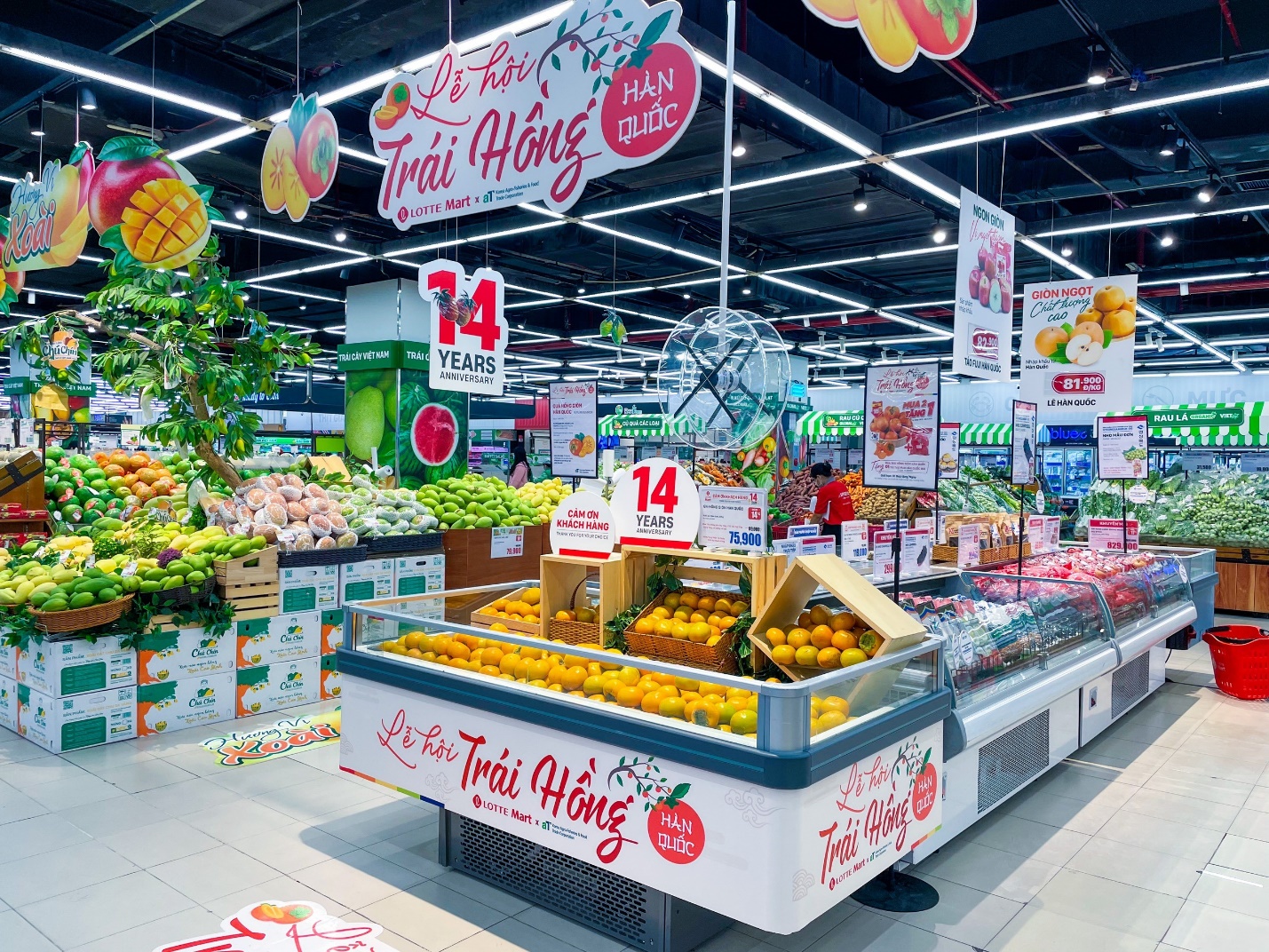 LOTTE Mart tung khuyến mãi lớn tri ân khách hàng nhân dịp sinh nhật thứ 14 - Ảnh 2.