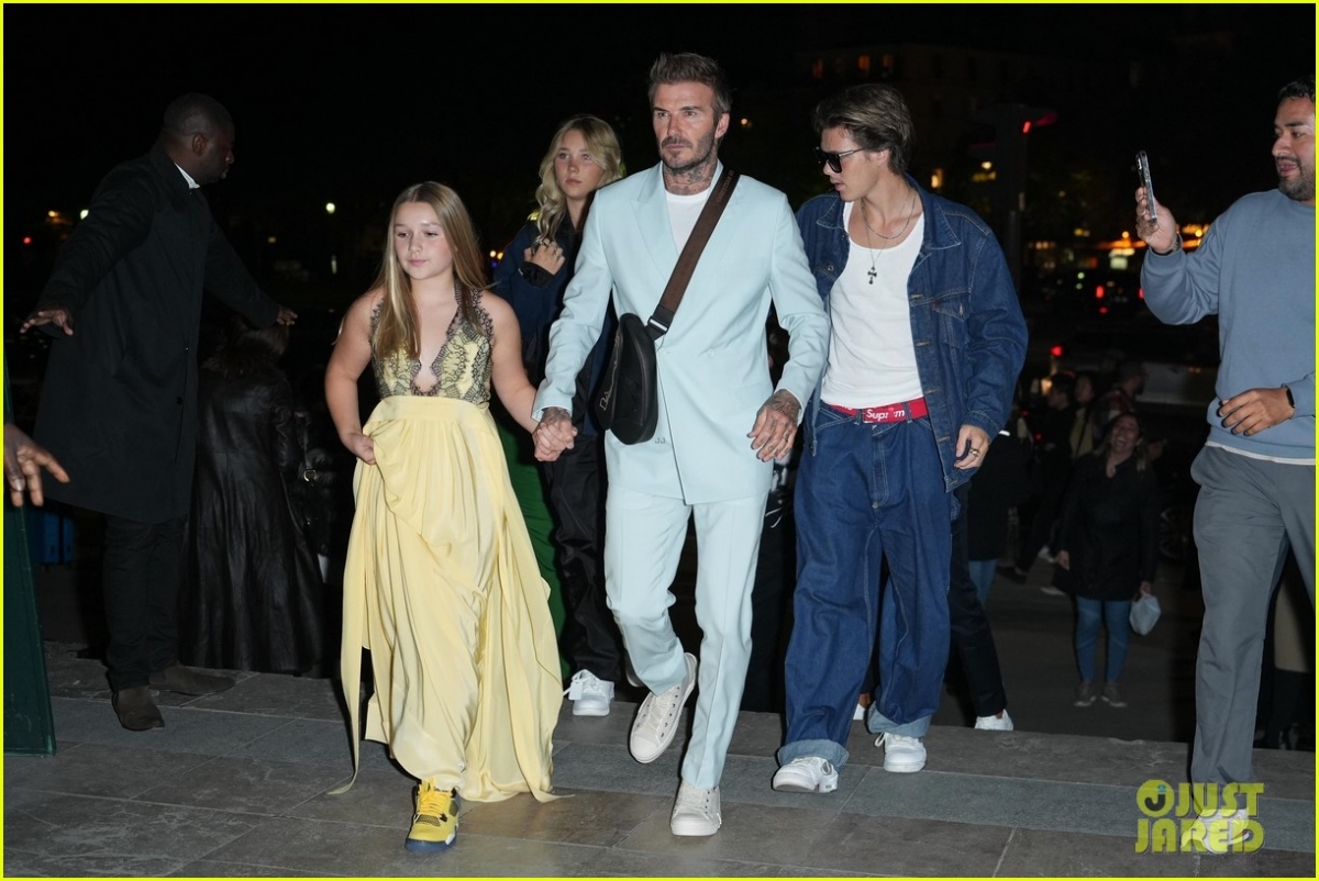 Vợ chồng David Beckham - Victoria nắm tay tình cảm đi dự tiệc ở Pháp - Ảnh 6.