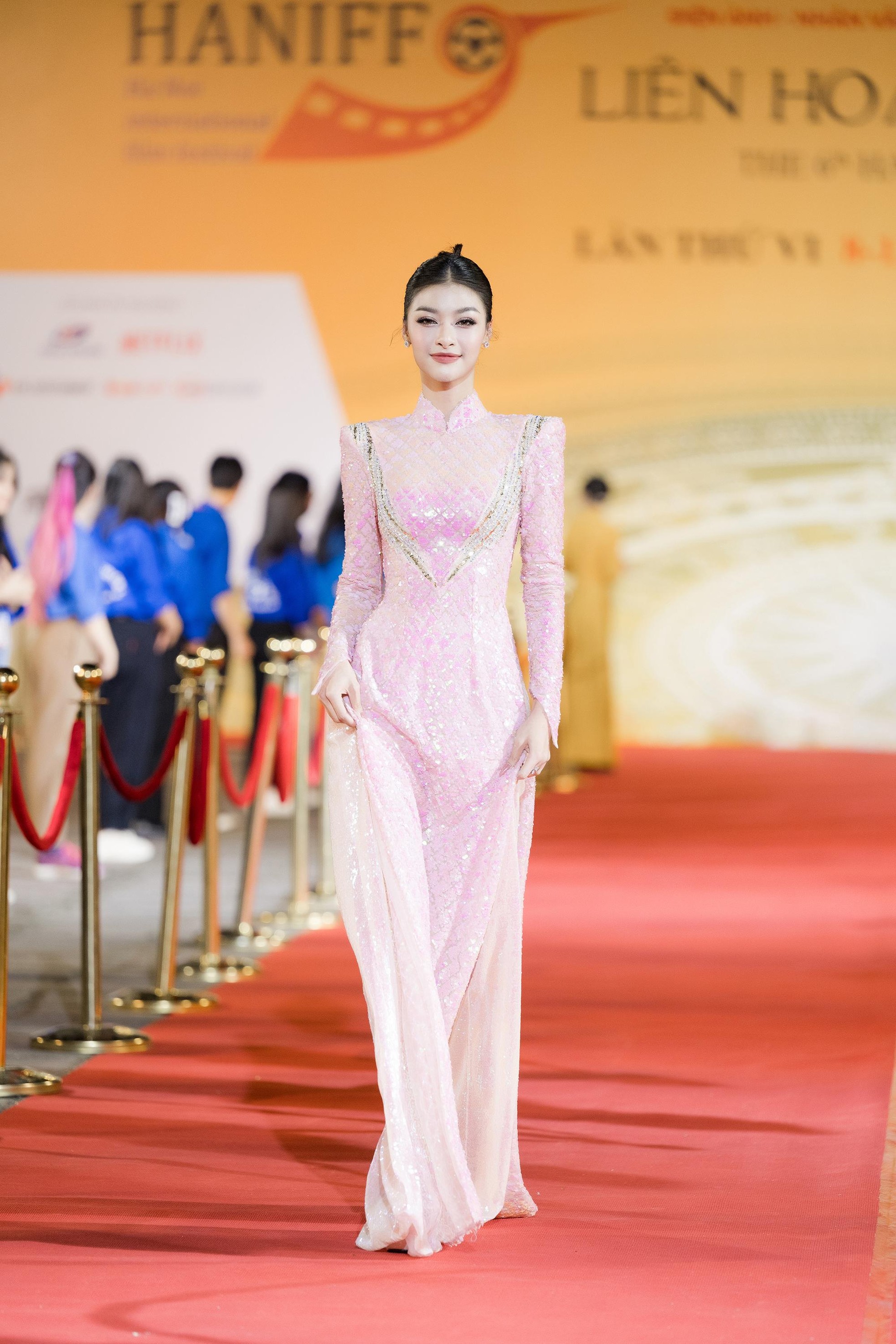 Hoa hậu, Á hậu mặc gợi cảm tại bế mạc LHP Quốc tế Hà Nội - Ảnh 7.