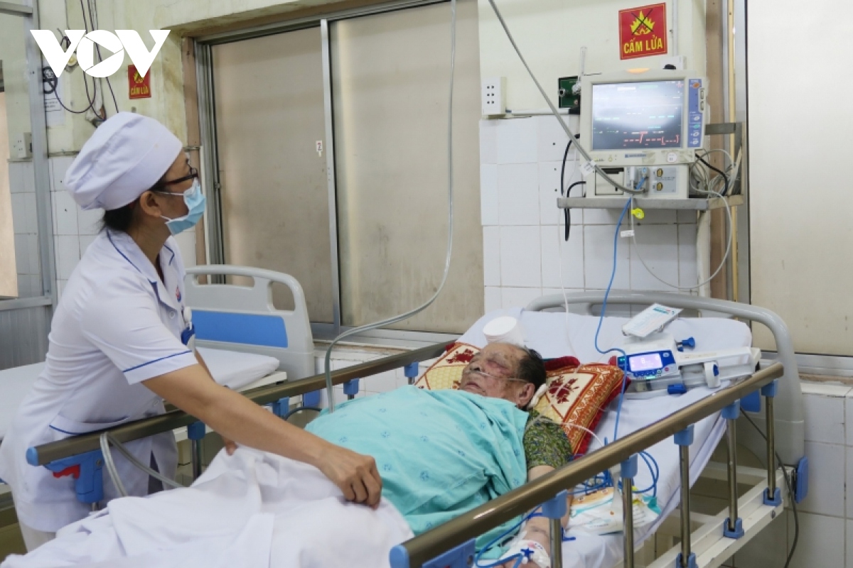 TP.HCM hỗ trợ kinh phí cho 17 bệnh viện để trả lương nhân viên - Ảnh 1.