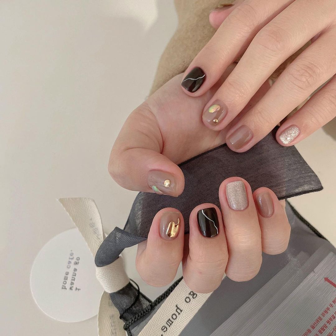 Gợi ý 20 mẫu nail xinh xắn cho mùa thu 2022