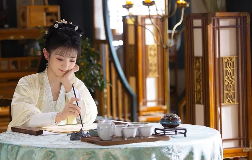 Phim mới của Bạch Kính Đình và Điền Hi Vi gây sốt mạng xã hội - Ảnh 4. Phim mới của Bạch Kính Đình và Điền Hi Vi gây sốt mạng xã hội - Ảnh 4.