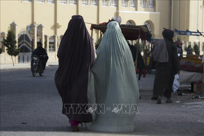 Taliban cấm phụ nữ tới phòng tập gym và nhà tắm công cộng - Ảnh 1.