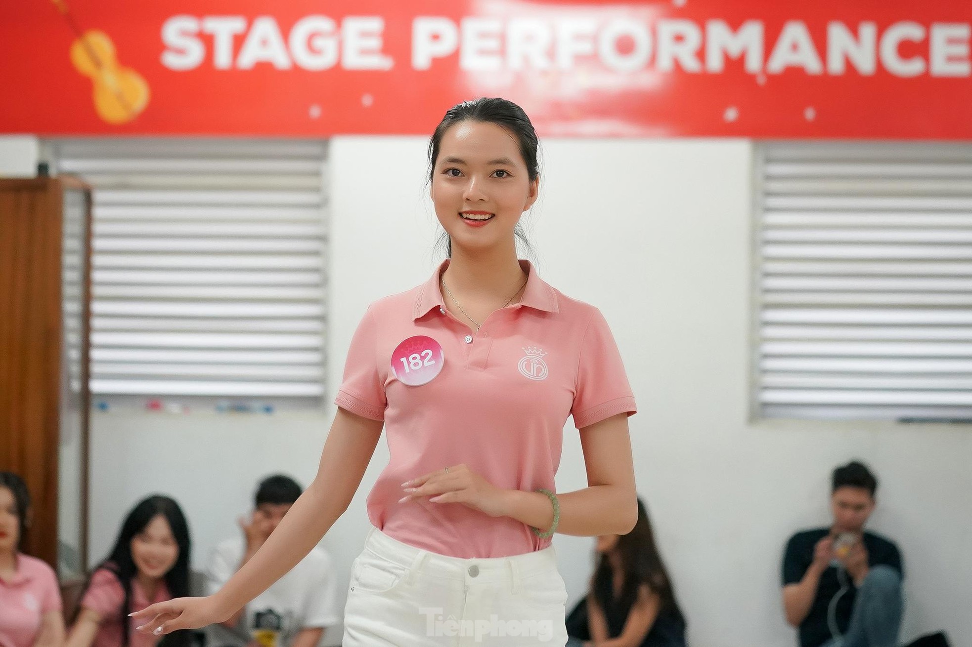 Hậu trường buổi tập catwalk của thí sinh Hoa hậu Việt Nam - Ảnh 17.