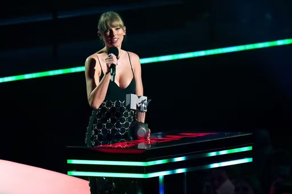 Taylor Swift thắng lớn ở Lễ trao giải MTV - Ảnh 3.