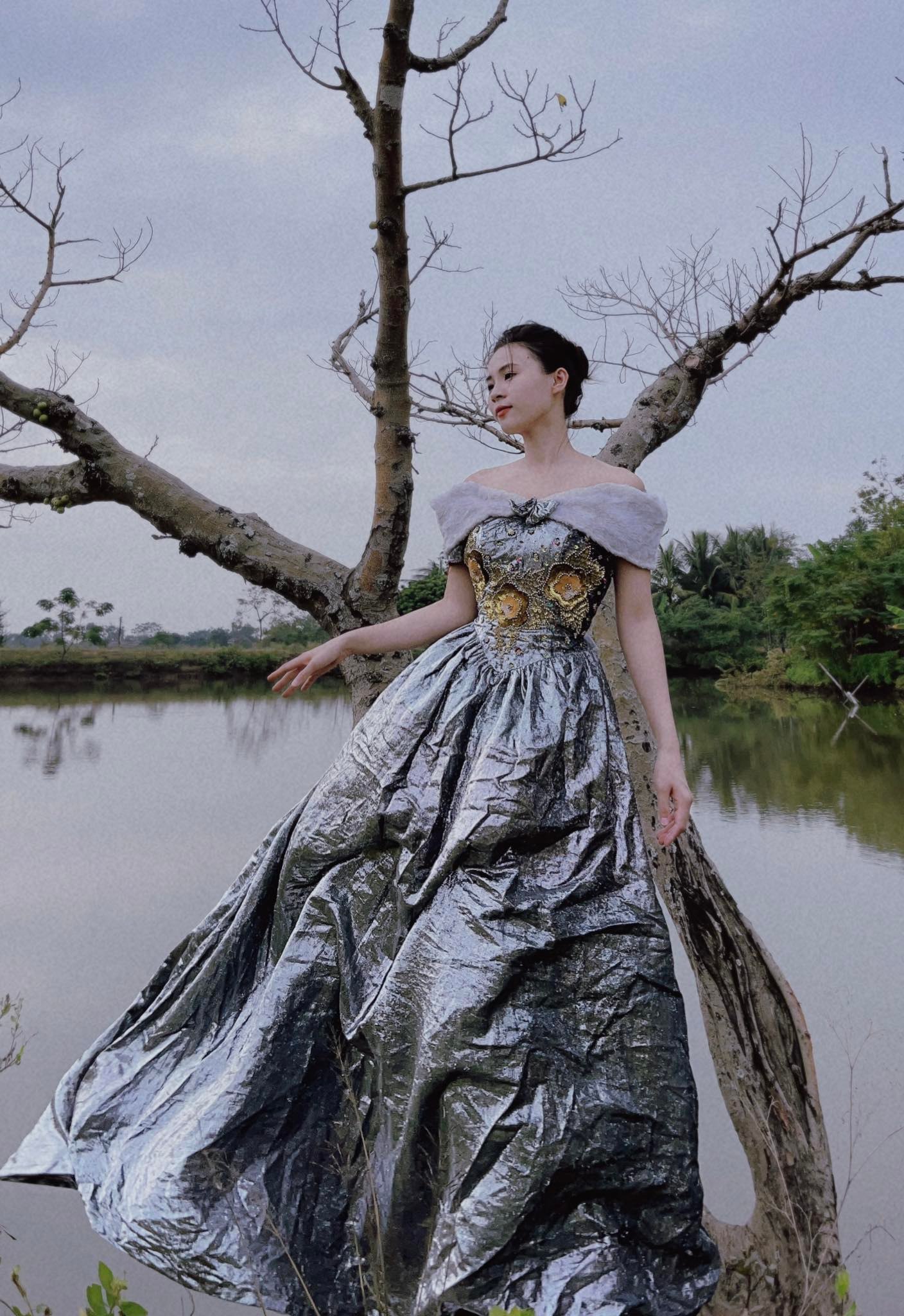 Nhà thiết kế Lê Thanh Hòa tái xuất hậu đại dịch với dòng váy cưới cao cấp