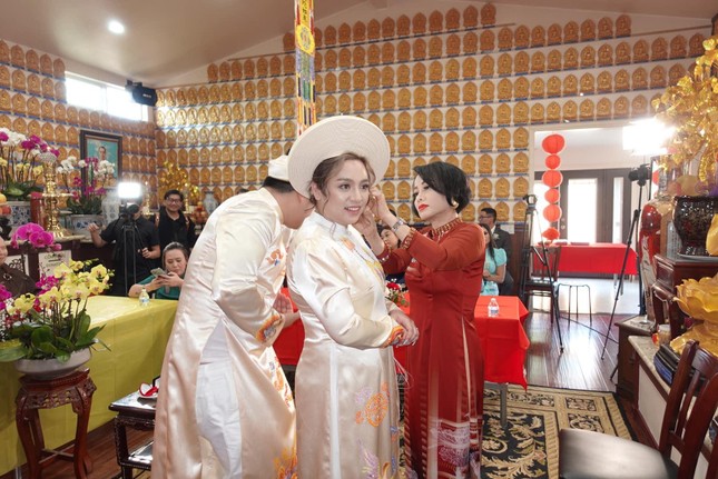 Ca sĩ Trizzie Phương Trinh tổ chức lễ cưới cho con gái Phi Nhung ảnh 2