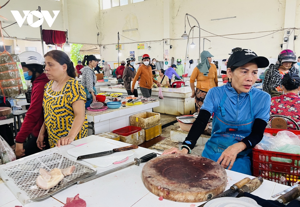 Vỡ hụi cả trăm tỷ đồng, hàng trăm tiểu thương ở Quảng Nam đứng ngồi không yên - Ảnh 1.