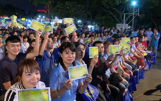 TP Hồ Chí Minh: Tặng hơn 36.500 vé xe, tàu, máy bay cho người lao động, sinh viên khó khăn về quê đón Tết - Ảnh 1.