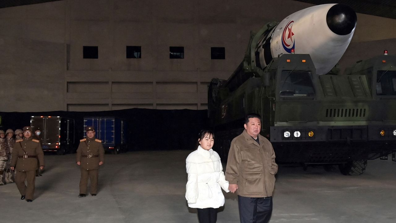 Chuyện chưa biết về con gái ông Kim Jong-un - Ảnh 2.