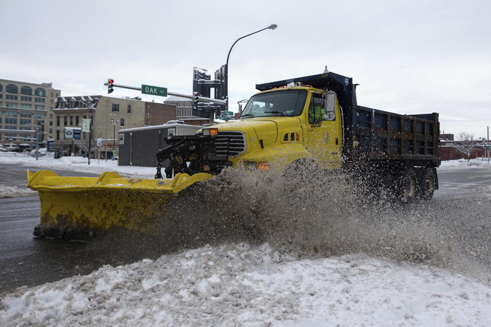 Hai người tử vong do bão tuyết hiệu ứng hồ làm tê liệt phía Tây New York  - Ảnh 8.