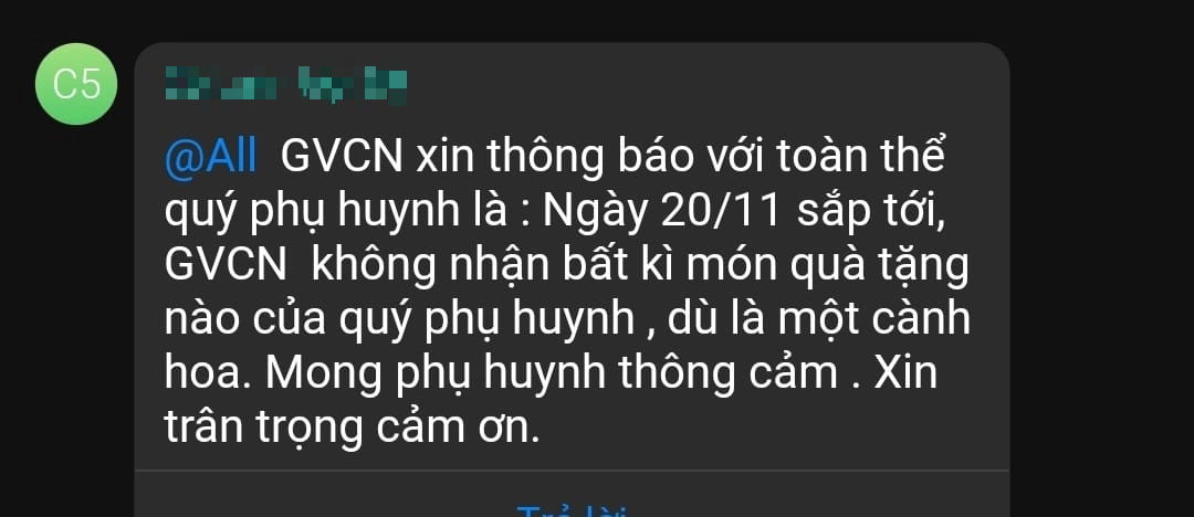 Tin nhắn "không nhận dù chỉ một cành hoa" ngày 20/11 và sự tận tâm của một cô giáo tiểu học - Ảnh 1. Tin nhắn "không nhận dù chỉ một cành hoa" ngày 20/11 và sự tận tâm của một cô giáo tiểu học - Ảnh 1.