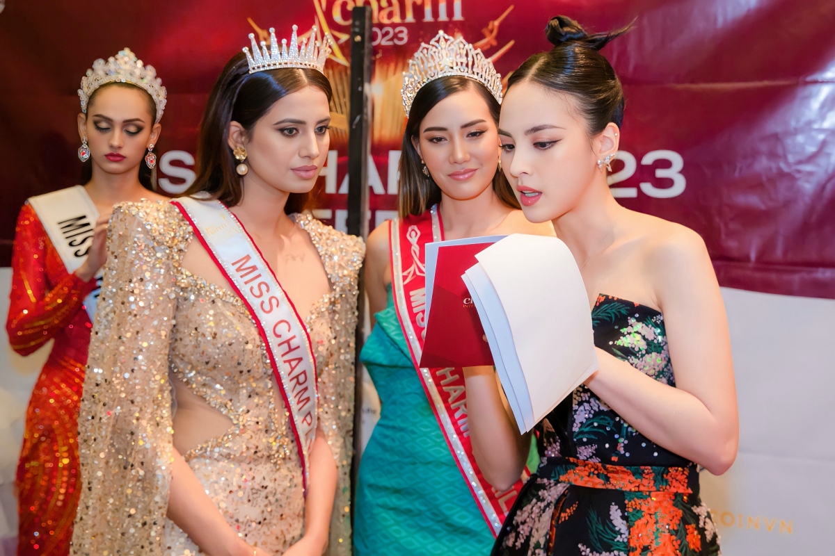 Quỳnh Nga là người Việt đầu tiên dẫn chung kết Hoa hậu Du lịch Quốc tế - Ảnh 2.