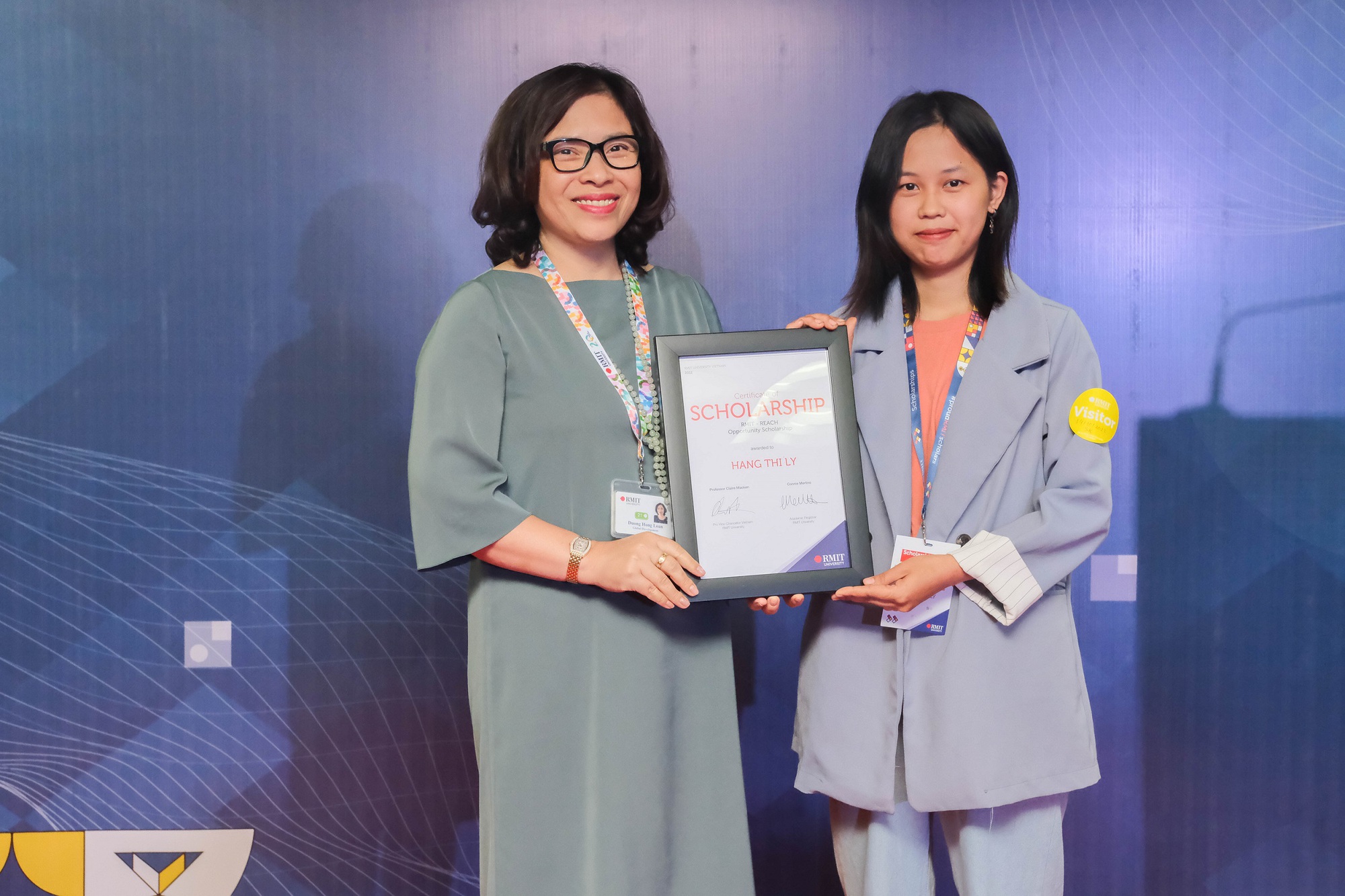 Từng gác lại ước mơ đại học vì nghèo, nữ sinh H'Mông xuất sắc giành học bổng đại học nổi tiếng - Ảnh 2. Từng gác lại ước mơ đại học vì nghèo, nữ sinh H'Mông xuất sắc giành học bổng đại học nổi tiếng - Ảnh 2.