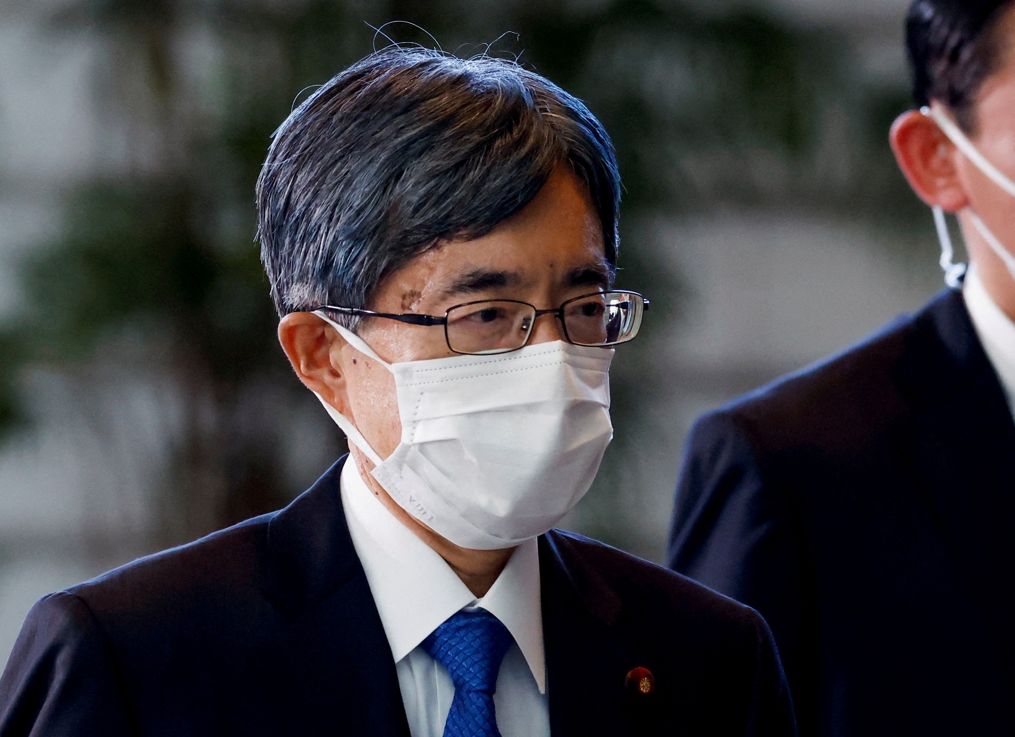Bộ trưởng Nhật Bản thứ 3 từ chức trong chưa đầy 1 tháng - Ảnh 1.