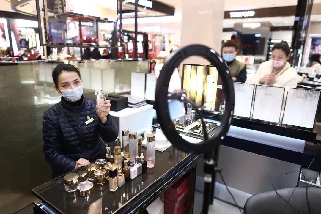 Trung Quốc rộ lên 3 ngành nghề không lo thất nghiệp giữa làn sóng sa thải: Vốn không cần bỏ nhiều nhưng doanh thu cao khỏi bàn - Ảnh 1. Trung Quốc rộ lên 3 ngành nghề không lo thất nghiệp giữa làn sóng sa thải: Vốn không cần bỏ nhiều nhưng doanh thu cao khỏi bàn - Ảnh 1.