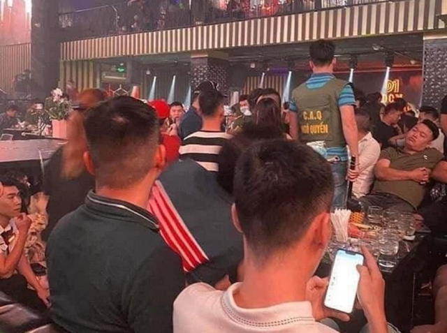 Vũ trường Hoàng Gia lớn nhất Hải Phòng: Bị tuýt còi nhưng cố tình hoạt động - Ảnh 1. Vũ trường Hoàng Gia lớn nhất Hải Phòng: Bị tuýt còi nhưng cố tình hoạt động - Ảnh 1.