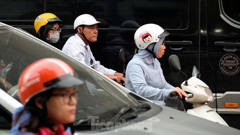 Người Hà Nội ngộp thở vì 'chôn chân' trên đường vành đai 3 từ sáng đến chiều - Ảnh 5.