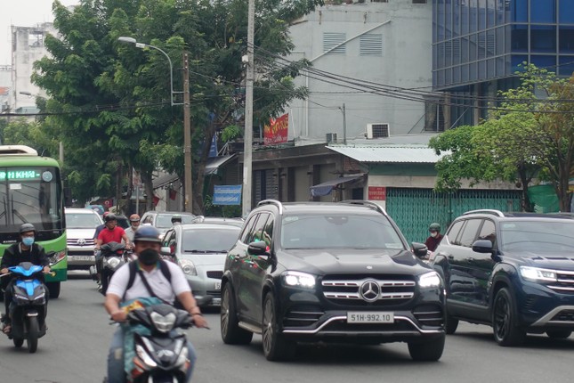Vì sao bầu trời TPHCM mù mịt, không nắng nhiều ngày? - Ảnh 1. Vì sao bầu trời TPHCM mù mịt, không nắng nhiều ngày? - Ảnh 1.