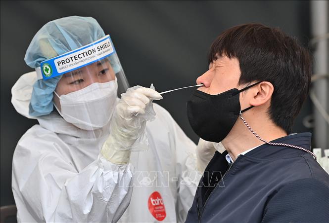 Hàn Quốc ghi nhận hơn 72.000 ca mắc mới COVID-19 và 45 ca tử vong trong một ngày - Ảnh 1.