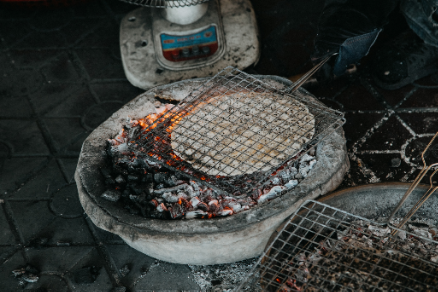 Chiếc bánh gạo: Thơm bừng ký ức quê hương và câu chuyện đong đầy yêu thương - Ảnh 2.