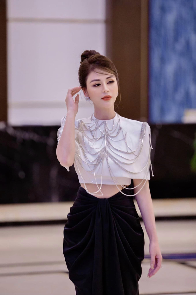 Những bộ cánh tông đen đầy sức hút của dàn nữ diễn viên Việt - Ảnh 21.