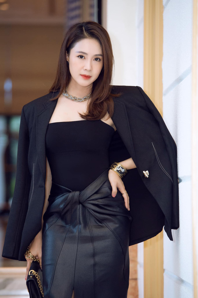 Những bộ cánh tông đen đầy sức hút của dàn nữ diễn viên Việt - Ảnh 4.