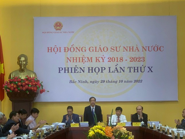 Chính thức công nhận 383 giáo sư, phó giáo sư năm 2022 - Ảnh 1. Chính thức công nhận 383 giáo sư, phó giáo sư năm 2022 - Ảnh 1.