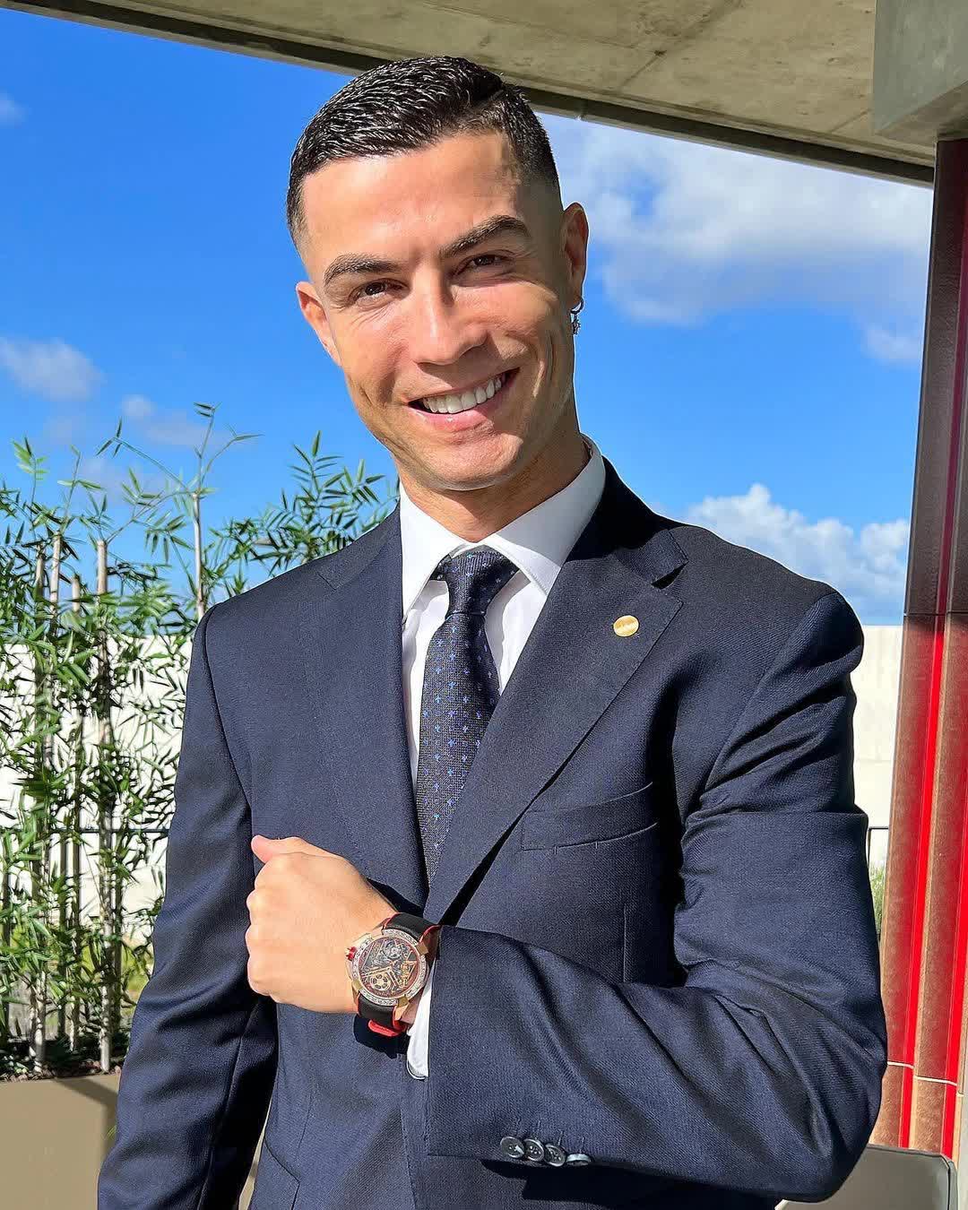 Bầu trời drama gọi t&ecirc;n Ronaldo: Ra mắt đồng hồ tiền tỷ chứa chi tiết s&acirc;u cay ngay khi kết th&uacute;c hợp đồng với MU - Ảnh 1.