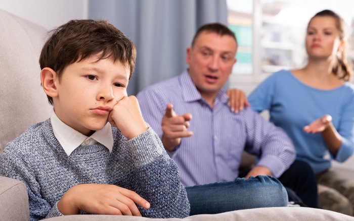 4 sai lầm cha mẹ thường mắc phải khi dạy trẻ bướng bỉnh - Ảnh 1.