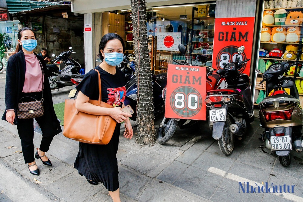 Giảm giá khủng, phố thời trang Hà Nội vẫn ế ẩm trước thềm Black Friday - Ảnh 5.