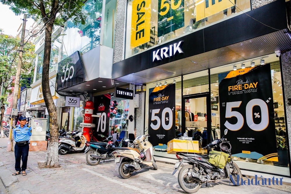 Giảm giá khủng, phố thời trang Hà Nội vẫn ế ẩm trước thềm Black Friday - Ảnh 7.